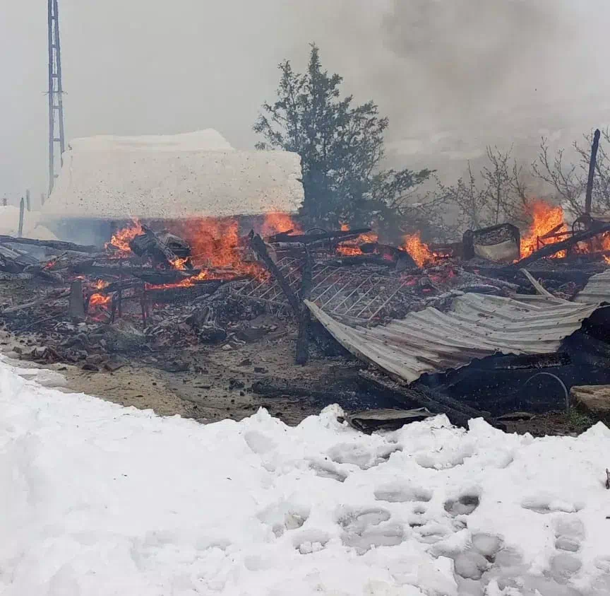 Ünye’de Ahşap Ev Yangında Kül Oldu, Ev Sakinleri Son Anda Kurtuldu