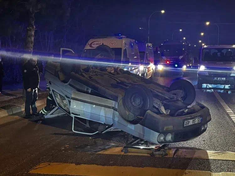 Ünye’de otomobil takla attı, sürücü yara almadan kurtuldu.