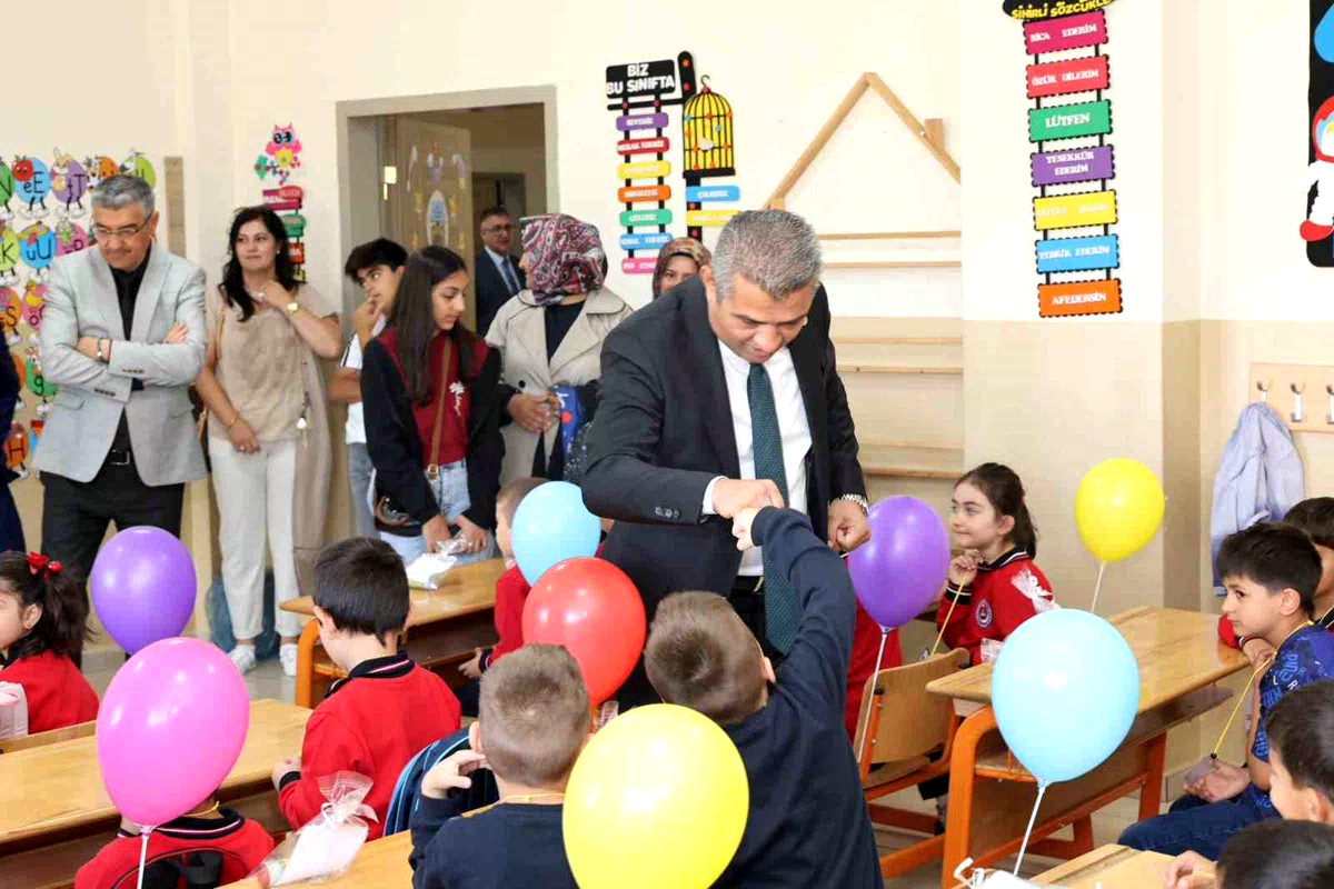 Uyum Haftasında minik öğrencilerin heyecanına ortak oldular
