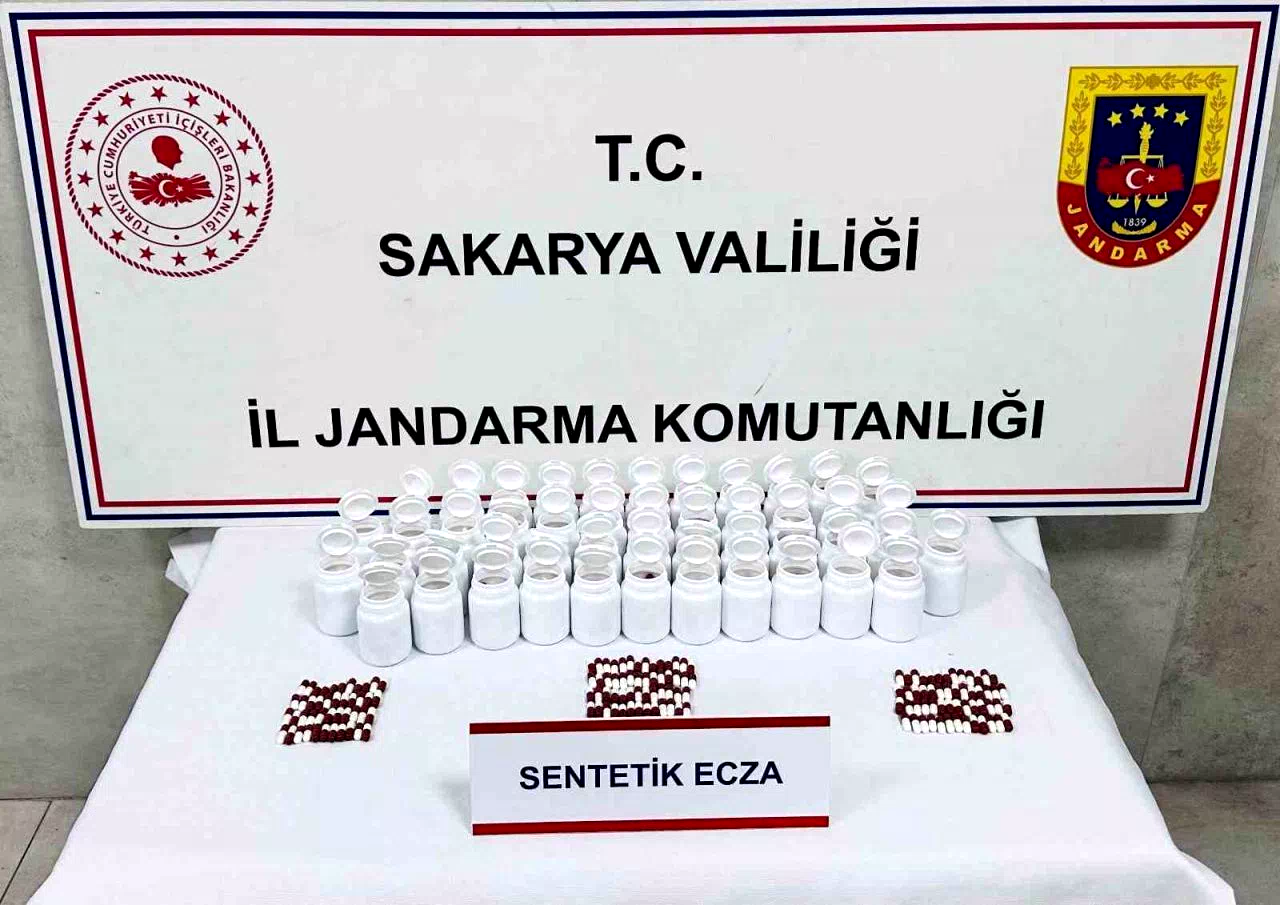 Uyuşturucu ve uyarıcı madde satacağı tespit edilen şüpheliyi jandarma yakaladı