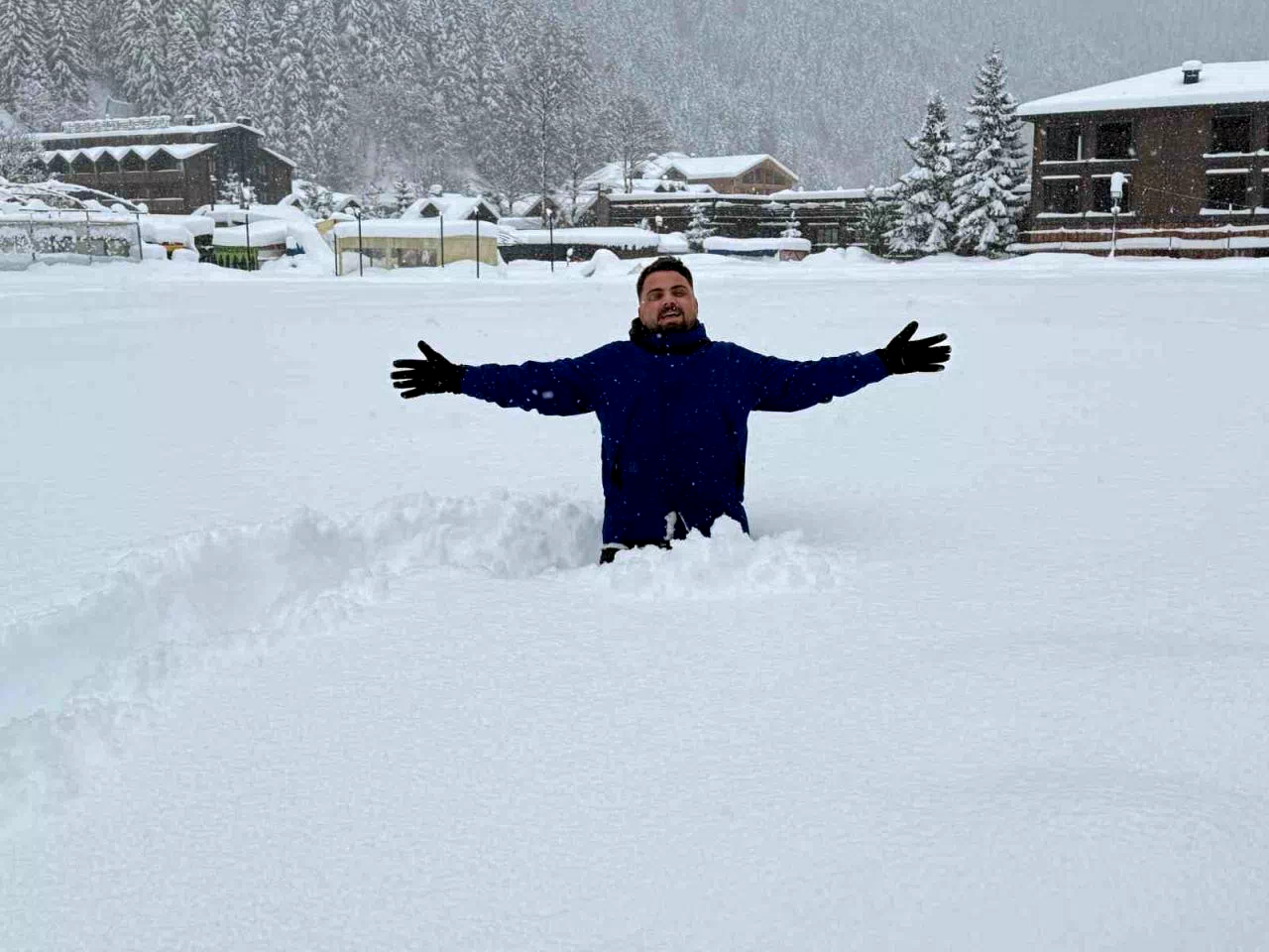 Uzungöl’de kar kalınlığı 1 metreyi aştı