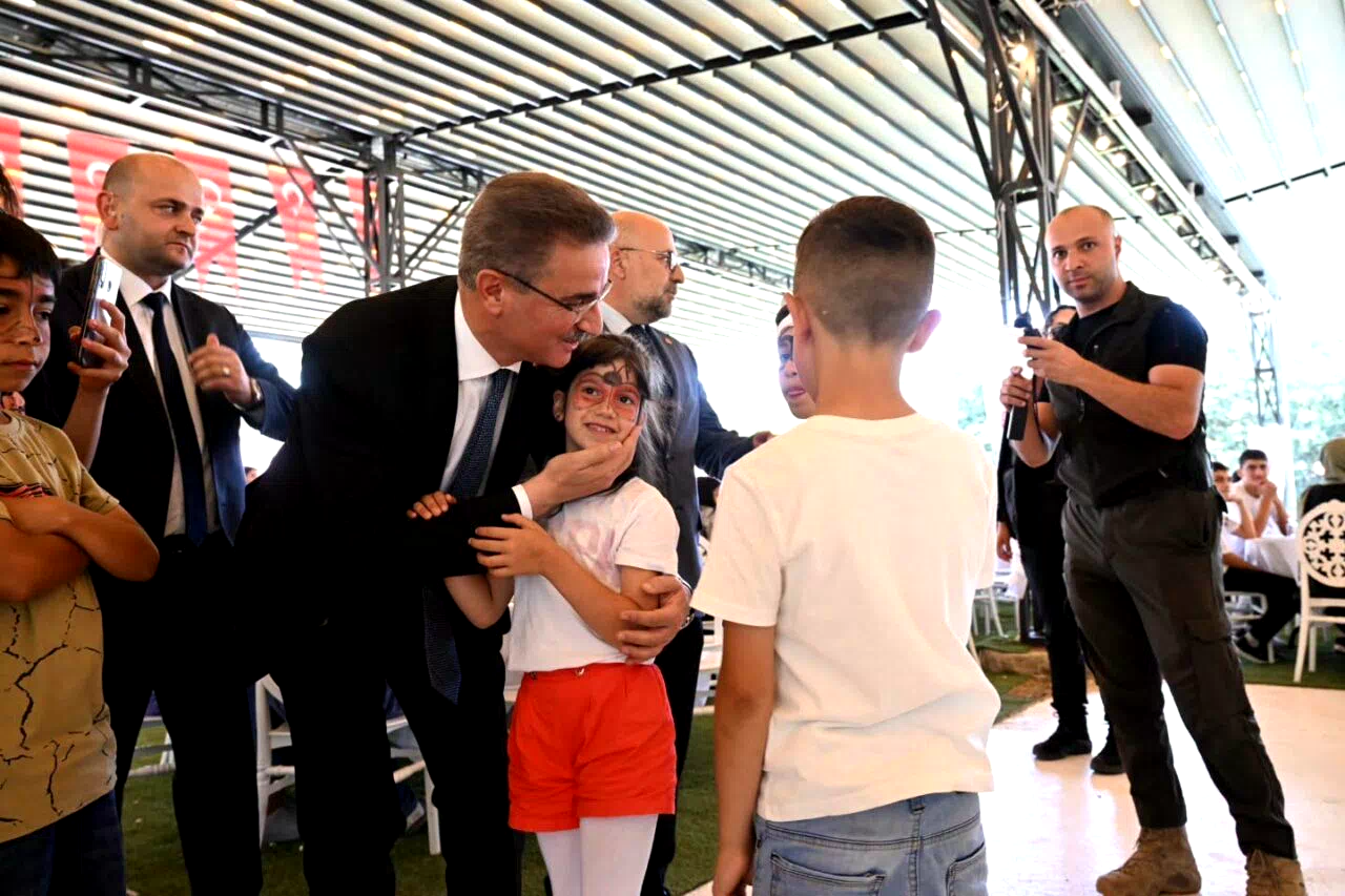 Vali Aydın Baruş, vakıf bursiyeri öğrencilerle piknik şöleninde buluştu