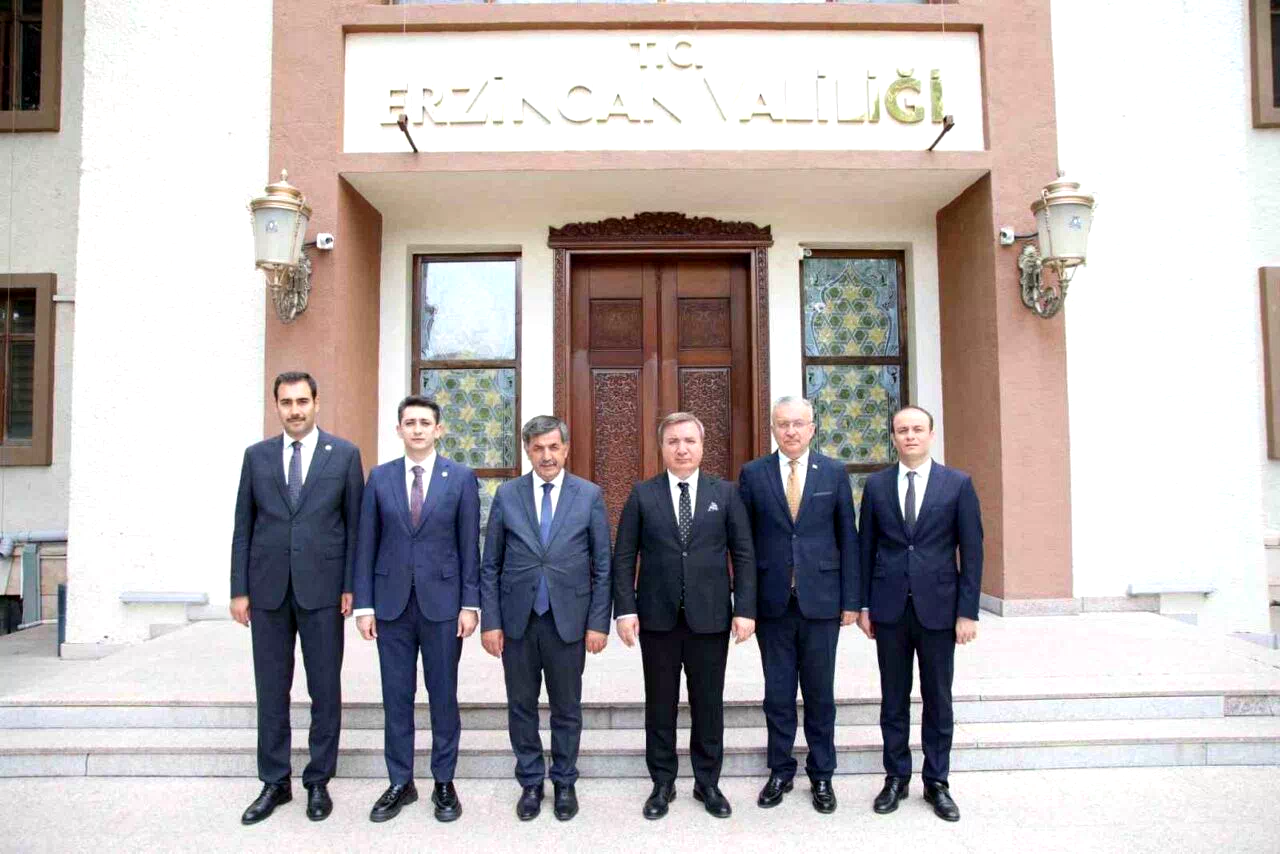 Vali Aydoğdu, başka illere atamaları yapılan kaymakamları makamında kabul etti