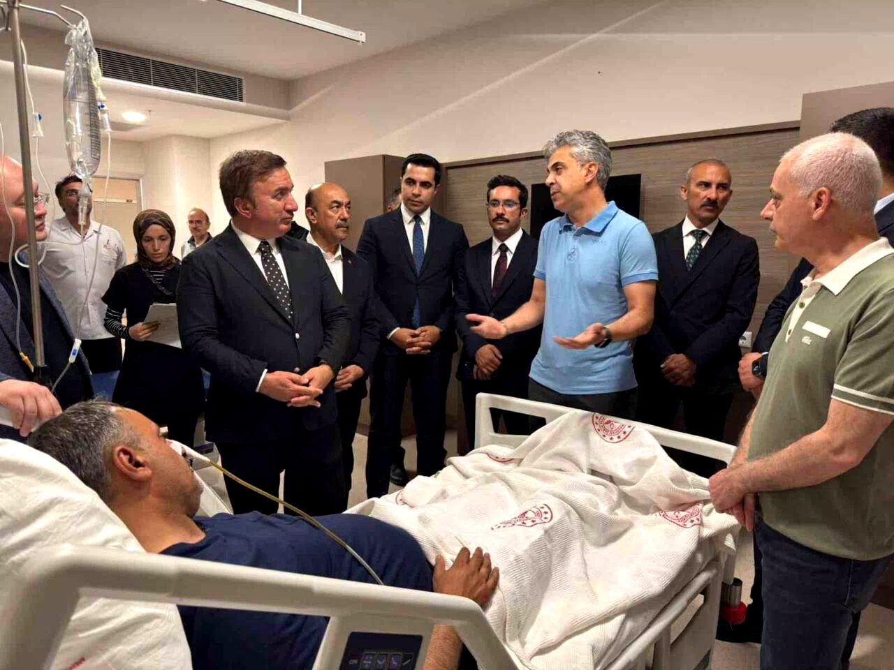 Vali Aydoğdu, Başkan Elçi’nin sağlık durumu hakkında bilgi aldı