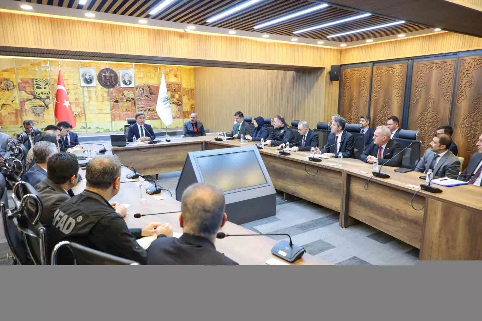 VALİ AYDOĞDU BAŞKANLIĞINDA 23. BİRİM AMİRLERİ TOPLANTISI GERÇEKLEŞTİ.