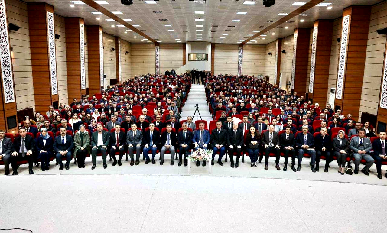 Vali Aydoğdu: “Bilgi her yerden öğrenilir, irfan rehberlikle kazanılır”