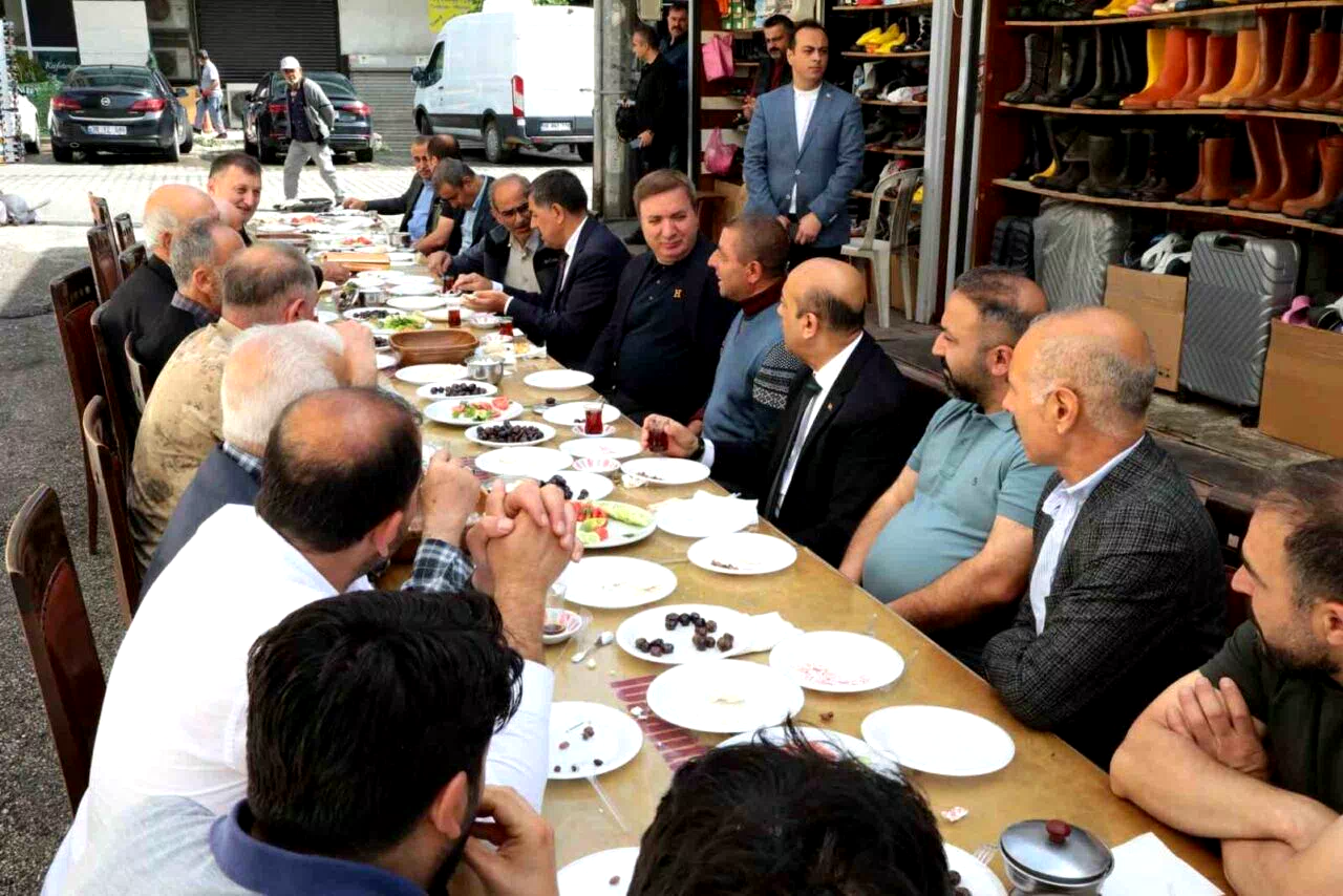 Vali Aydoğdu Buğday Meydanı esnafıyla bir araya geldi
