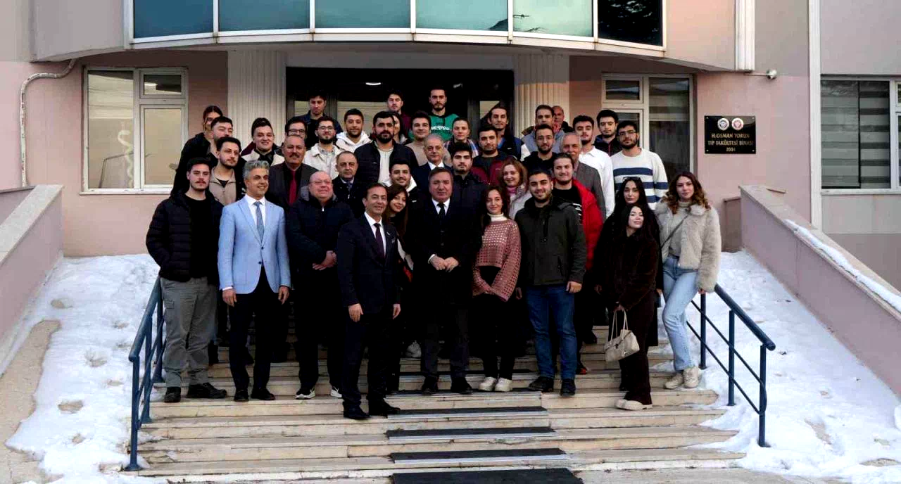 Vali Aydoğdu’dan gençlere mesaj: “Gençler yüksek sesle değil, aynı hizadan konuşulmak istiyor”