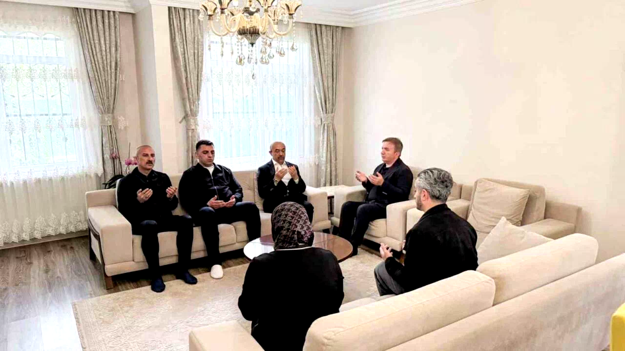 Vali Aydoğdu’dan İl Milli Eğitim Müdürü Kartal’a taziye ziyareti