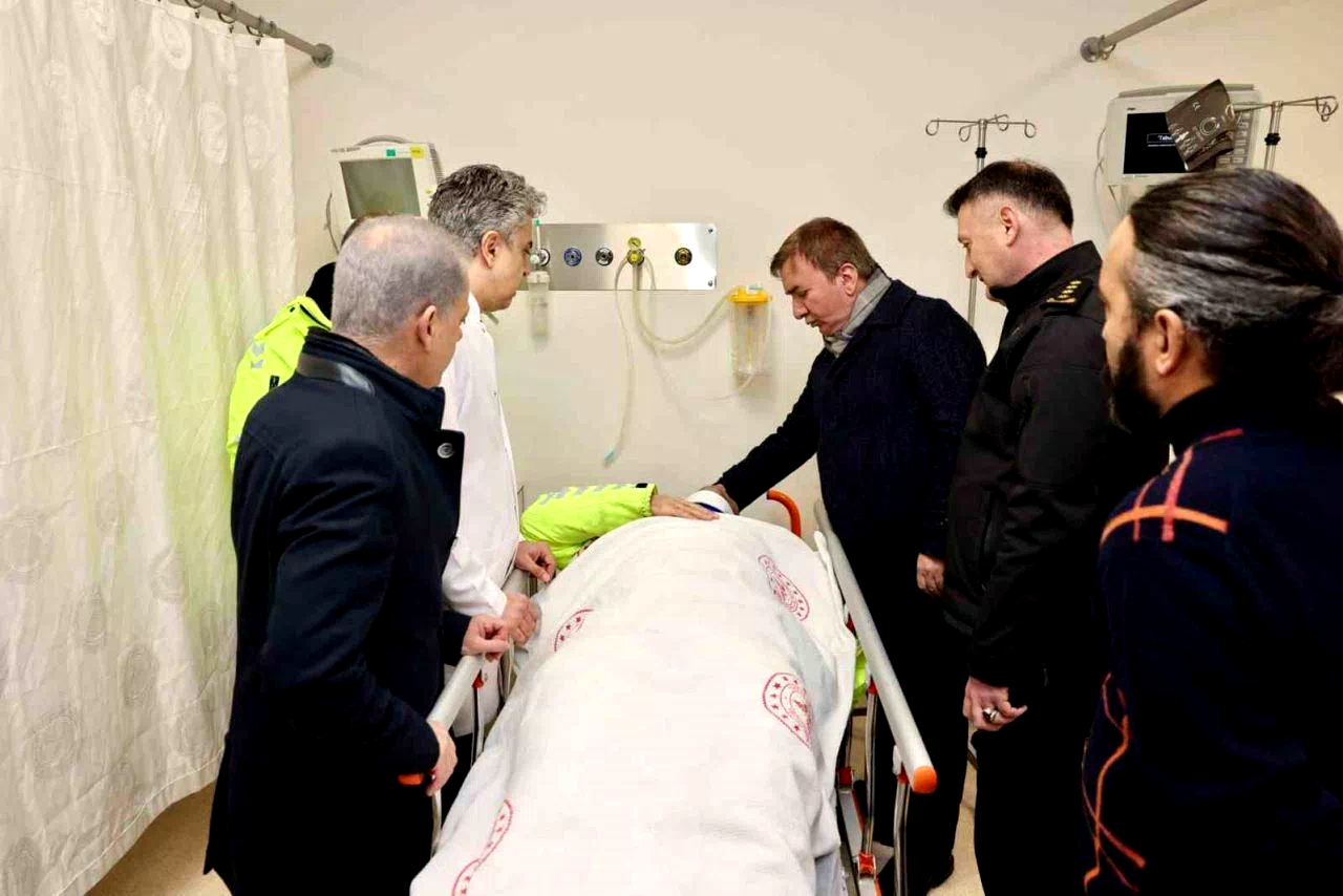 Vali Aydoğdu’dan yaralı polis memurlarına hastane ziyareti