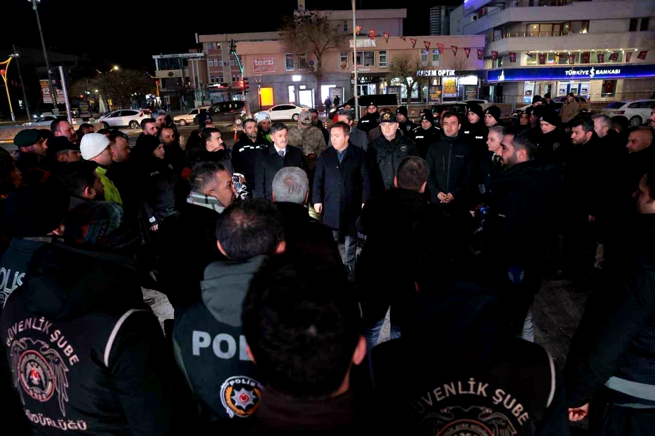 Vali Aydoğdu’dan yılbaşı gecesi emniyet güçlerine moral ziyareti