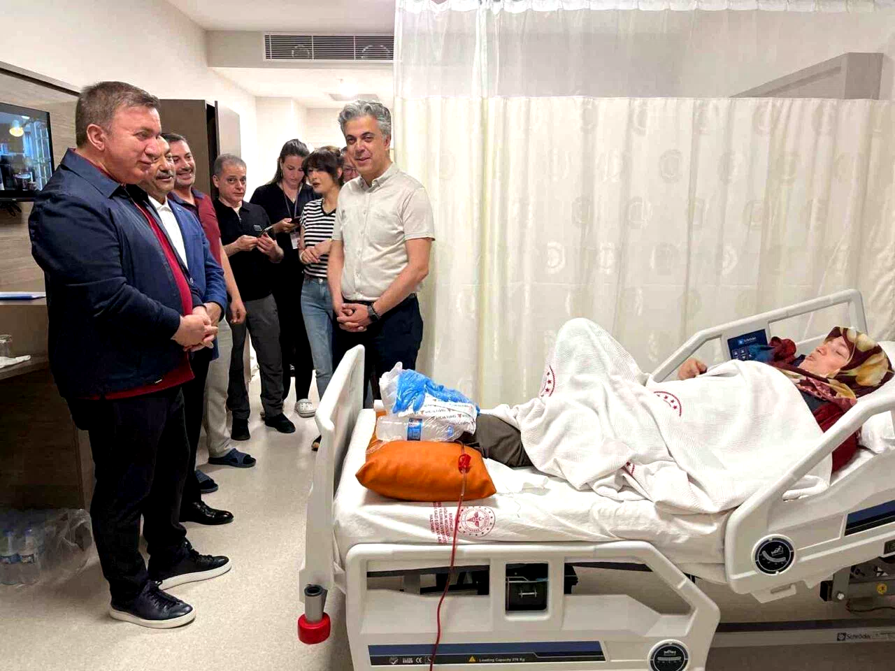 Vali Aydoğdu, hastanede tedavi gören hastalara ziyarette bulundu