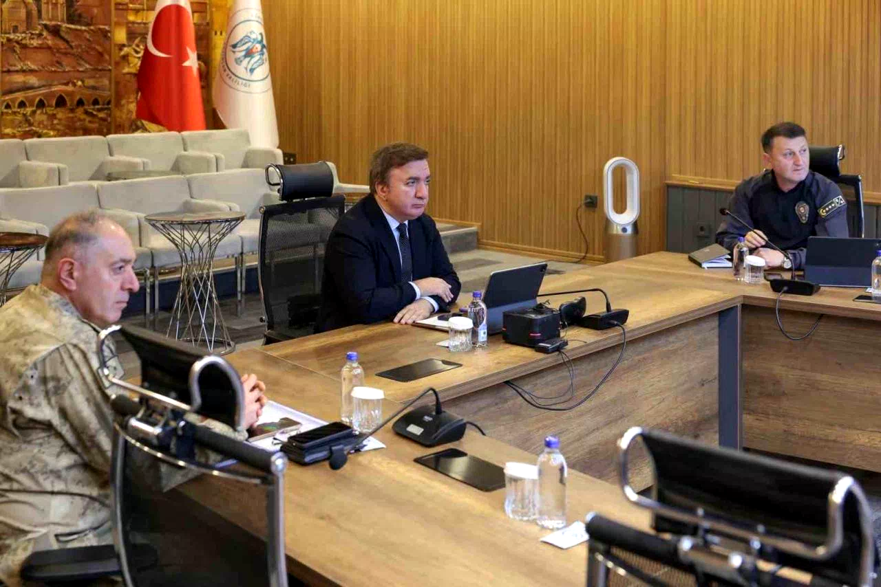 Vali Aydoğdu, İçişleri Bakanı Yerlikaya’nın başkanlığındaki VKS toplantısına katıldı