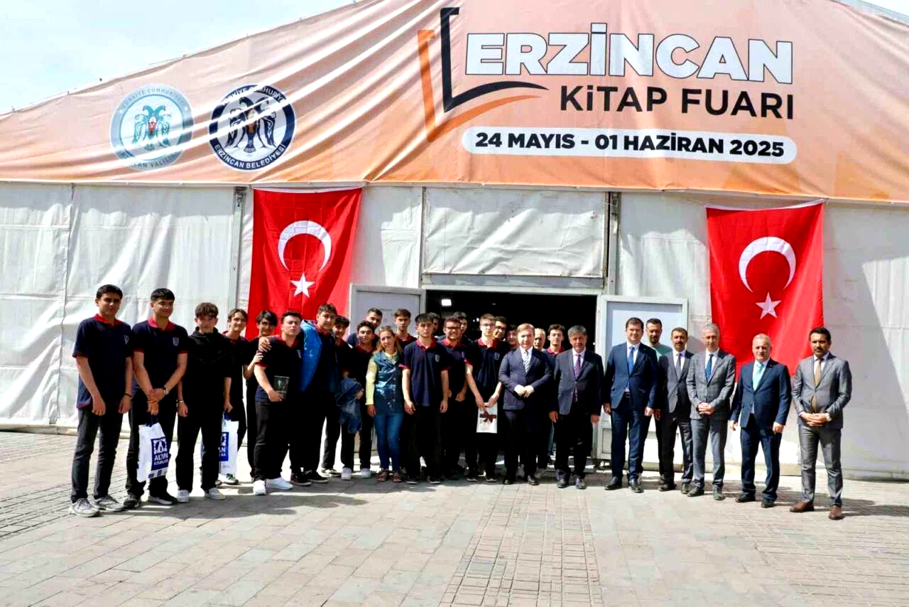 Vali Aydoğdu: “Kitap günümüzün yüzeyselleşen dünyasında bize derinleşmeyi, ince düşünmeyi öğretiyor”