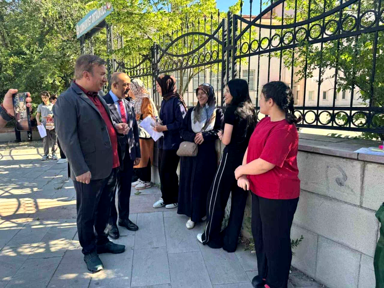 Vali Aydoğdu, LGS öncesi öğrenci ve velilerle bir araya geldi