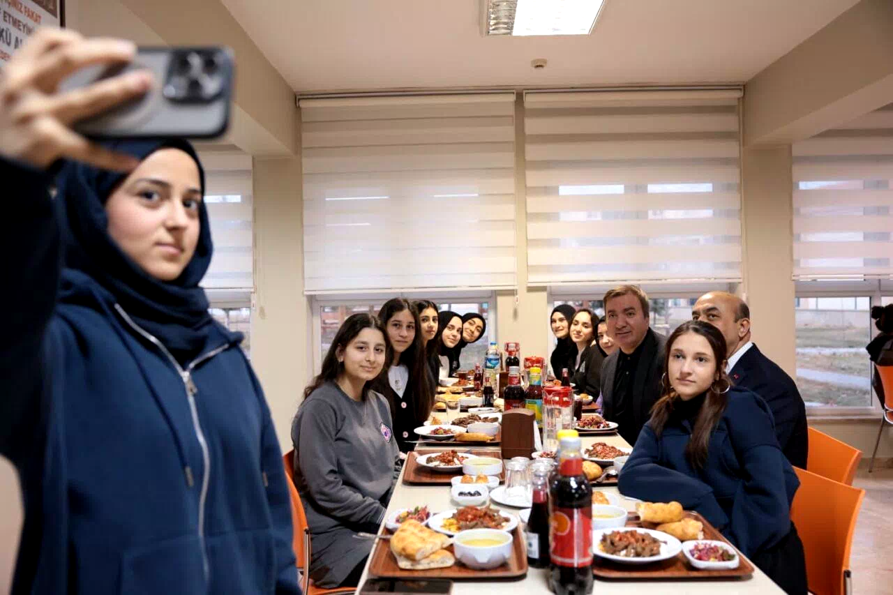Vali Aydoğdu, öğrencilerle iftar programında buluştu