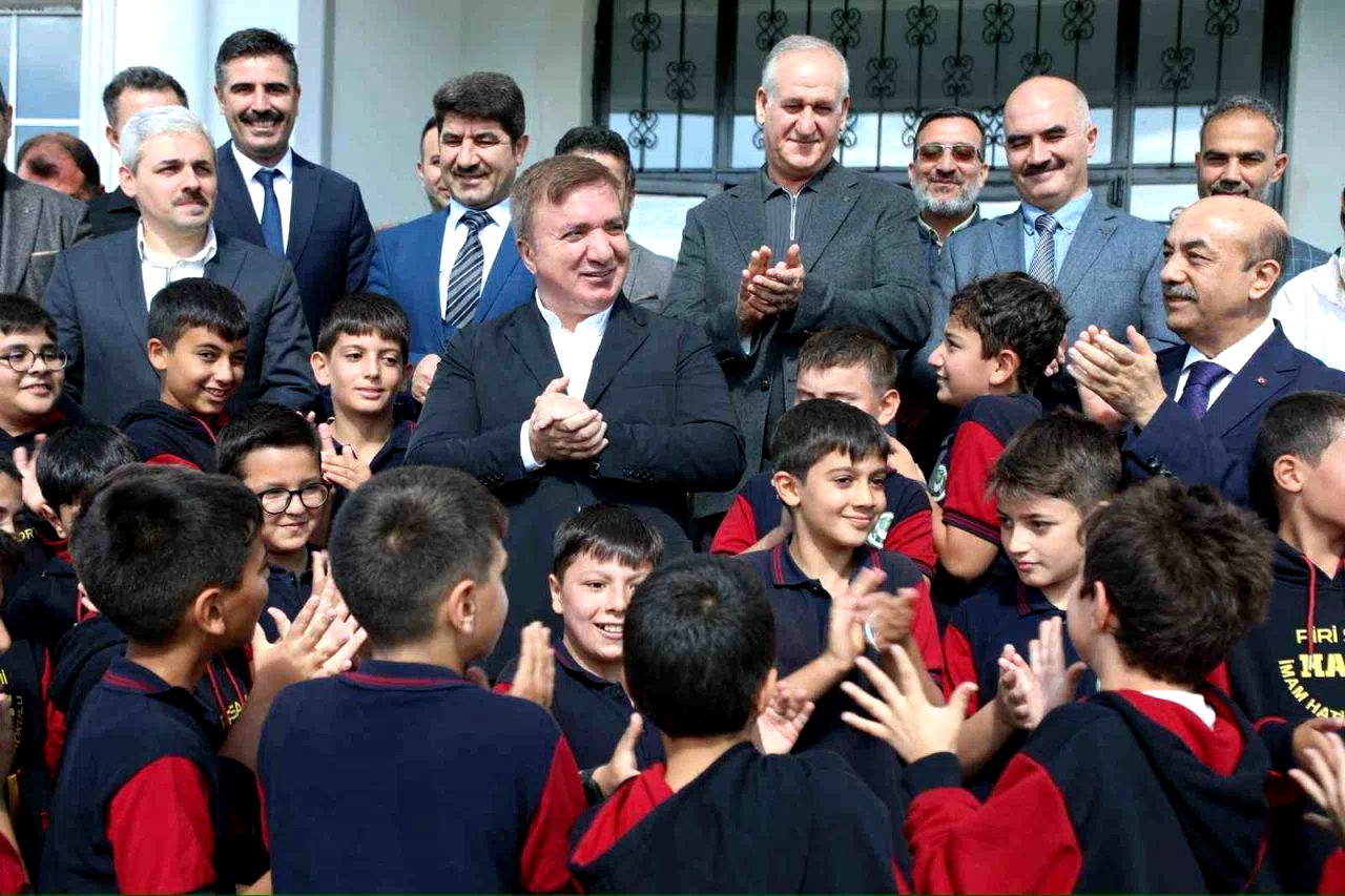 Vali Aydoğdu, ortaokul öğrencileriyle bir araya geldi