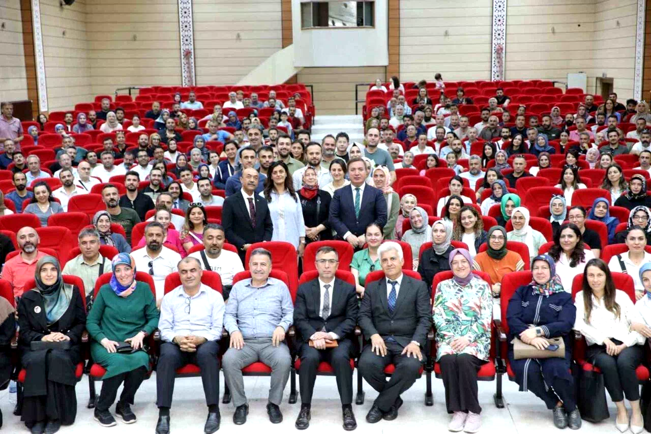 Vali Aydoğdu, Rehberlik, Fen Bilimleri, Almanca ve meslek liselerinde görev yapan tüm meslek dersleri öğretmenleriyle bir araya geldi