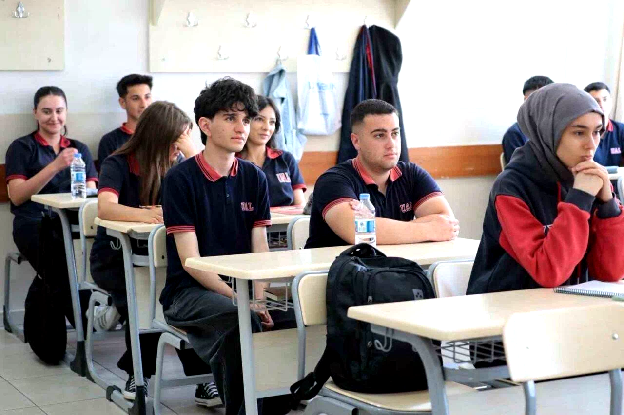 Vali Aydoğdu, Ulalar Anadolu Lisesi’nde öğrenci ve öğretmenlerle buluştu