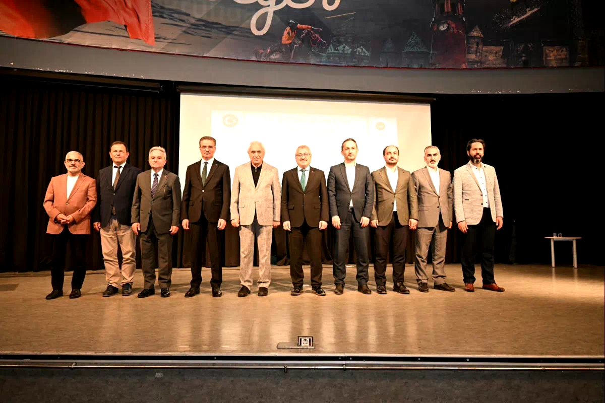 Vali Baruş, "Peygamberimiz ve güzel ahlak" konferansına katıldı