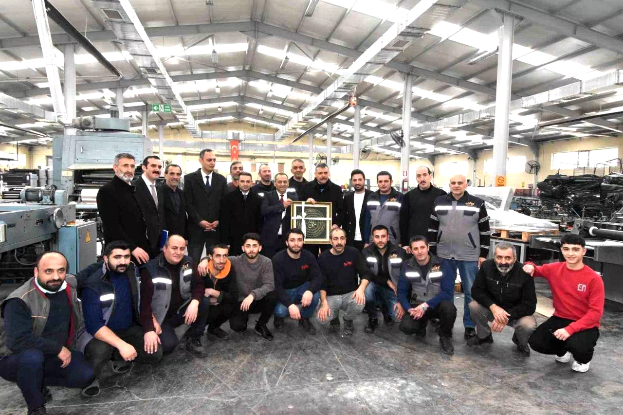 Vali Çiftçi, 42’nci kuruluş yılında Zafer Ofset baskı tesislerini gezdi