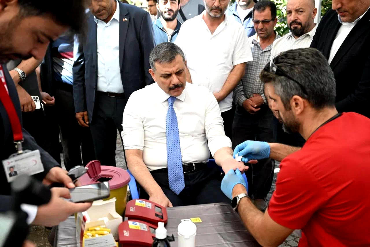 Vali Çiftçi, 44. kez kan bağışında bulundu