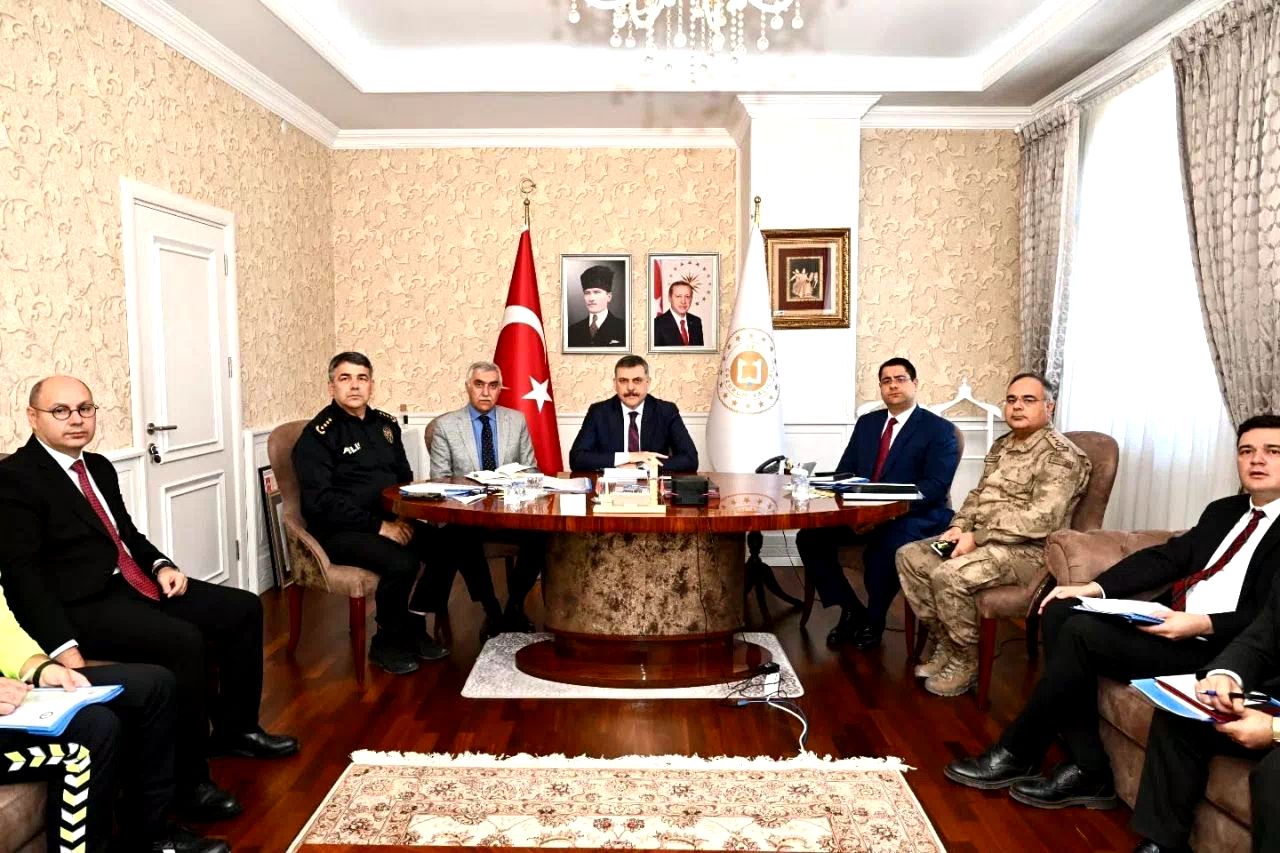 Vali Çiftçi, Bakanlar Yerlikaya ve Uraloğlu ile VKS toplantısına katıldı