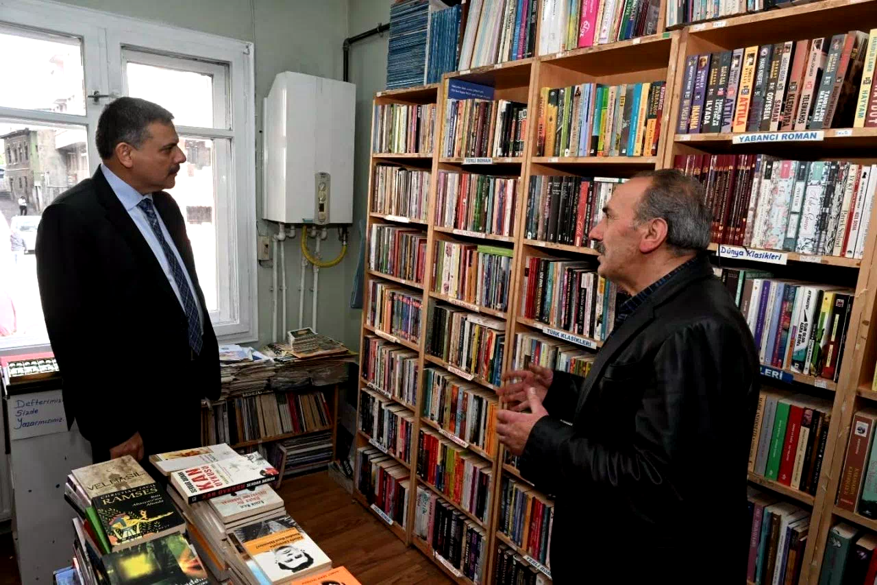 Vali Çiftçi’den, İnşirah Sahaf ve Kitabevine ziyaret
