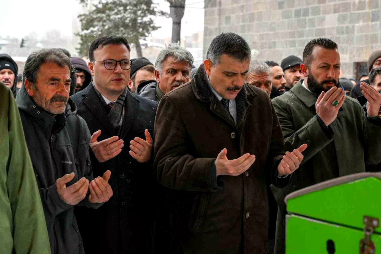 Vali Çiftçi’den Naciye Nine’ye vefa