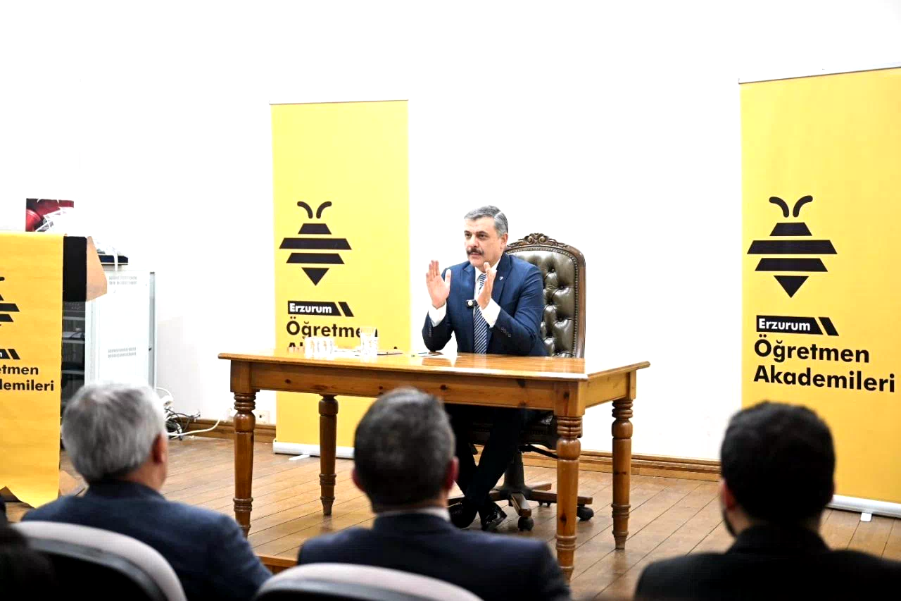 Vali Çiftçi deneyimlerini öğretmenlerle paylaştı