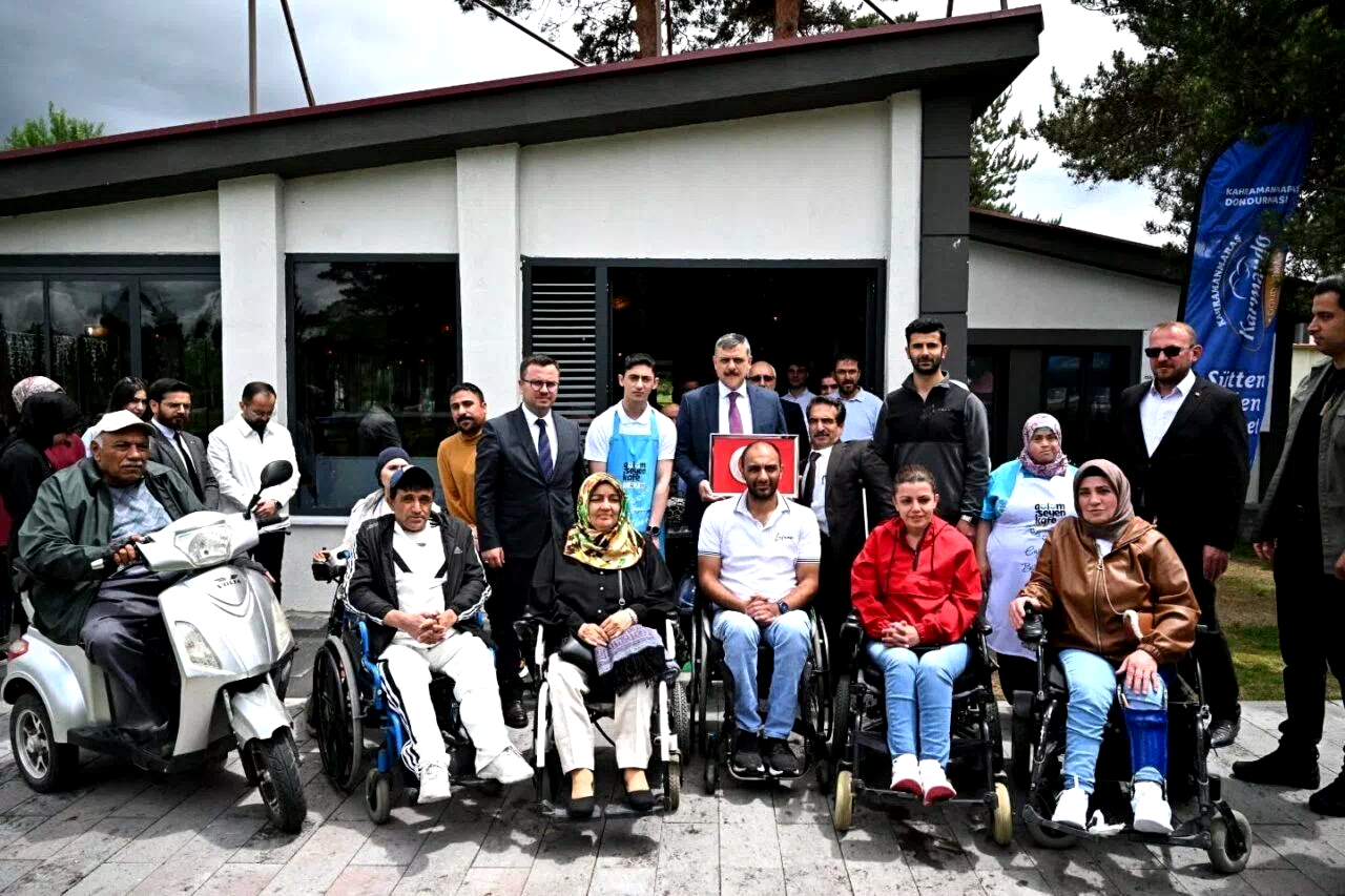 Vali Çiftçi, engelli vatandaşlarla bir araya geldi
