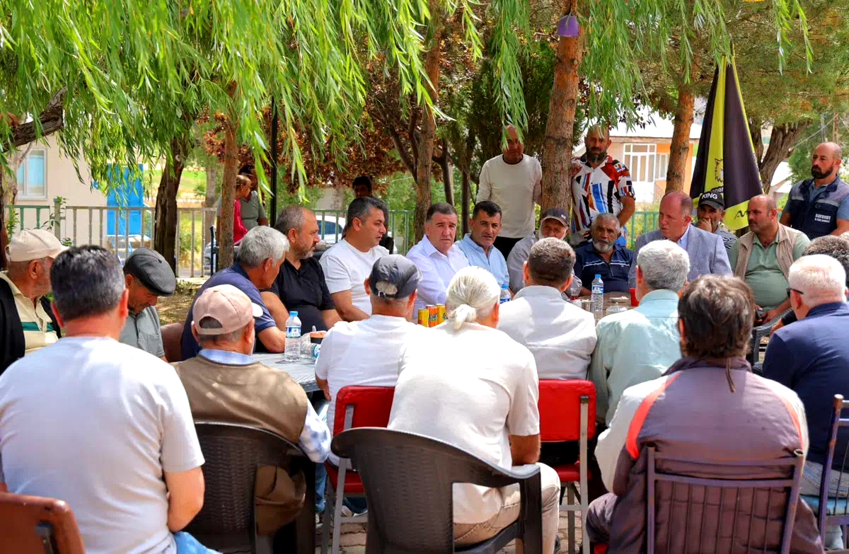 Vali Eldivan Akşar köyünde vatandaşlarla buluştu