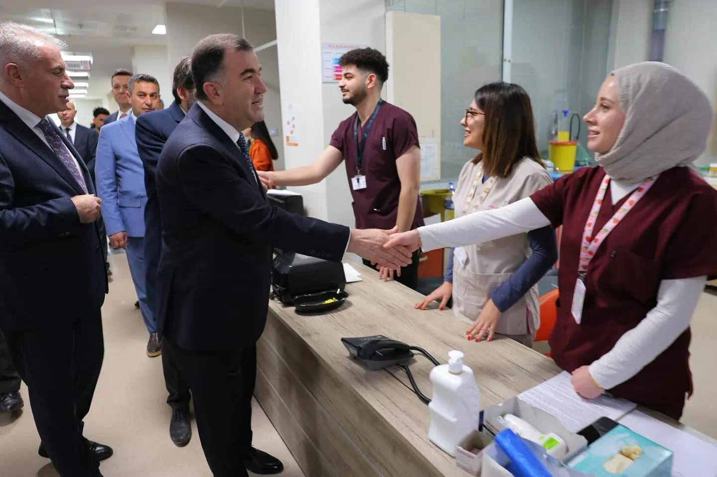 Vali Eldivan Bayburt Devlet Hastanesi’ndeki Bayram Ziyaretinde Sağlık Çalışanları ve Hastalarla Bir Araya Geldi.