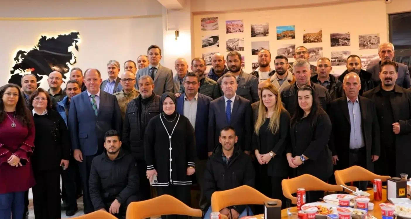 Vali Eldivan, İl Özel İdaresi personelleriyle iftarda bir araya geldi.