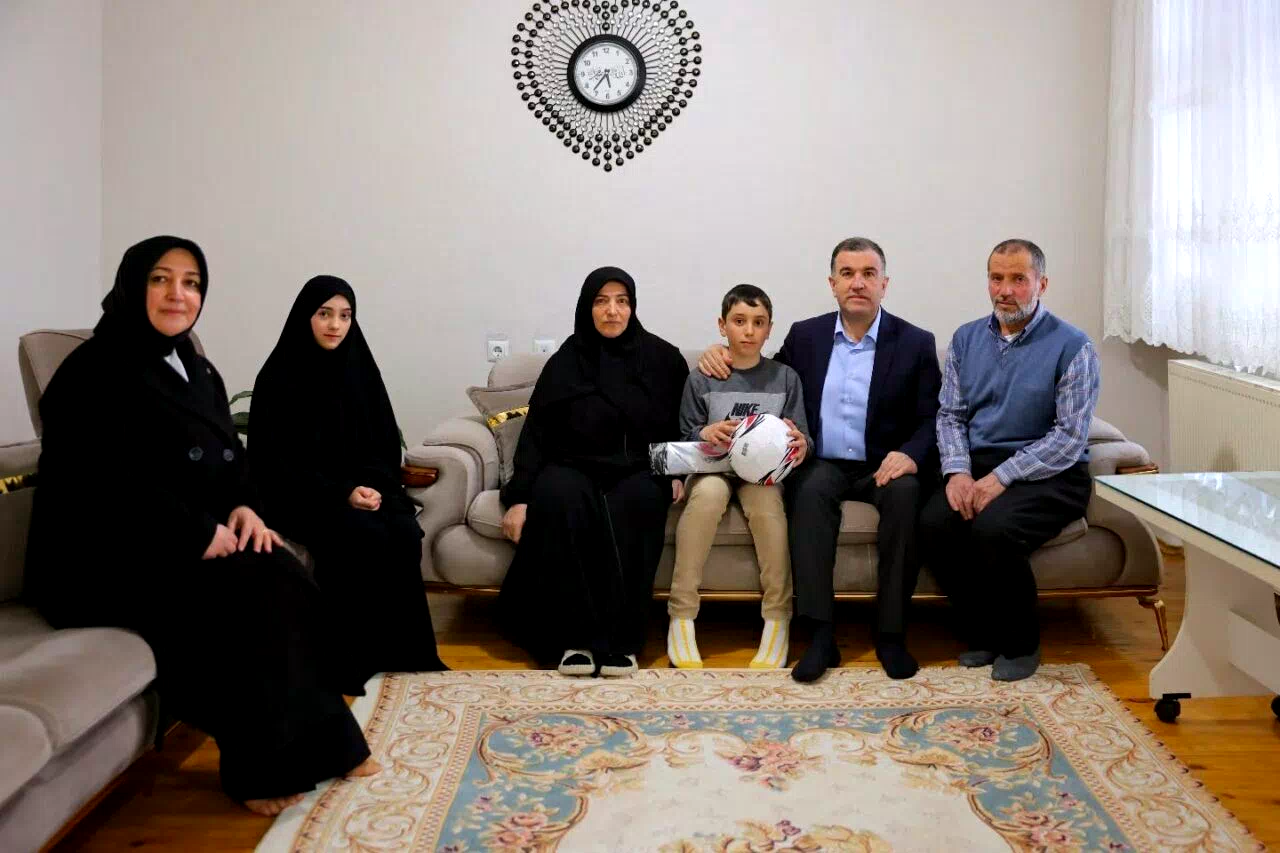 Vali Eldivan, Kaleardı Mahallesi’nde vatandaşlarla iftarda buluştu