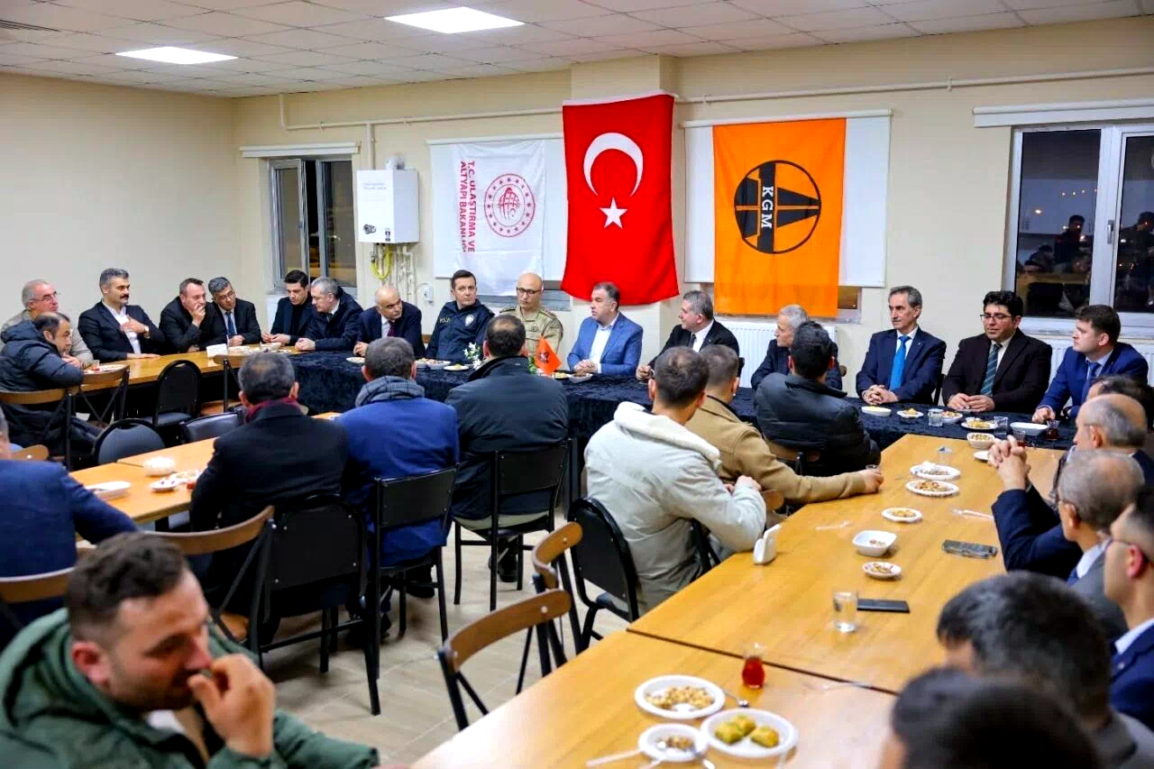 Vali Eldivan karayolları personeliyle buluştu