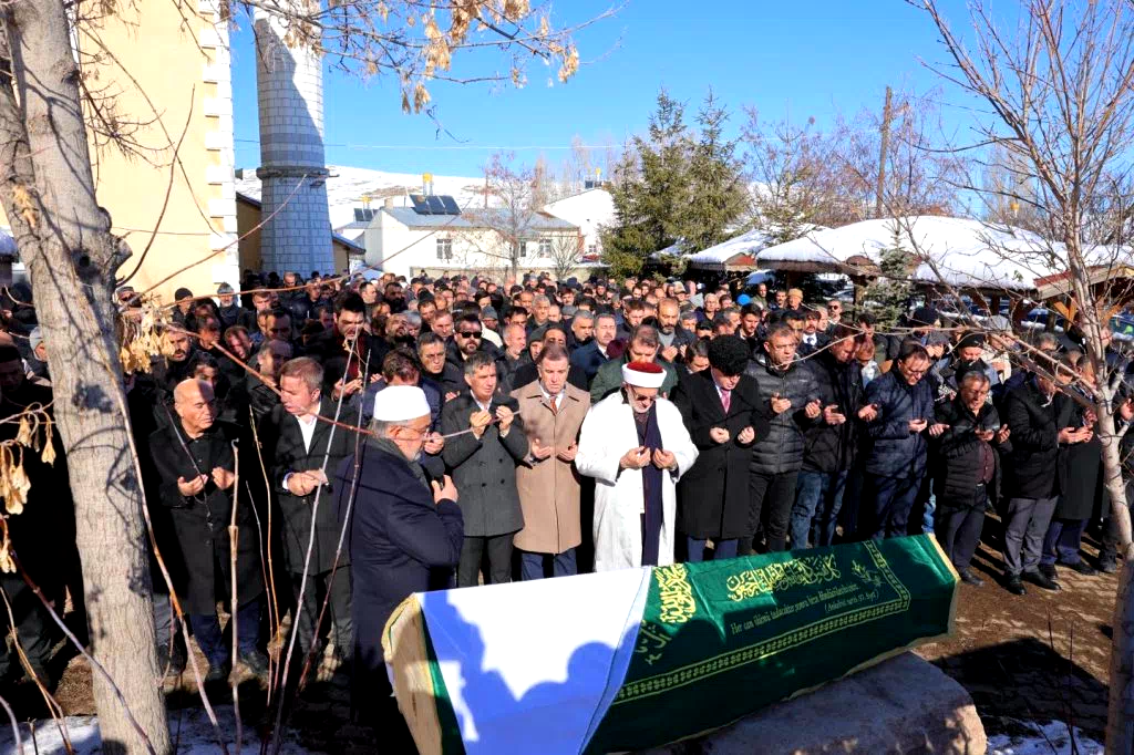 Vali Eldivan, Merhume Şahibe Ayhan’ın Cenaze Törenine Katıldı