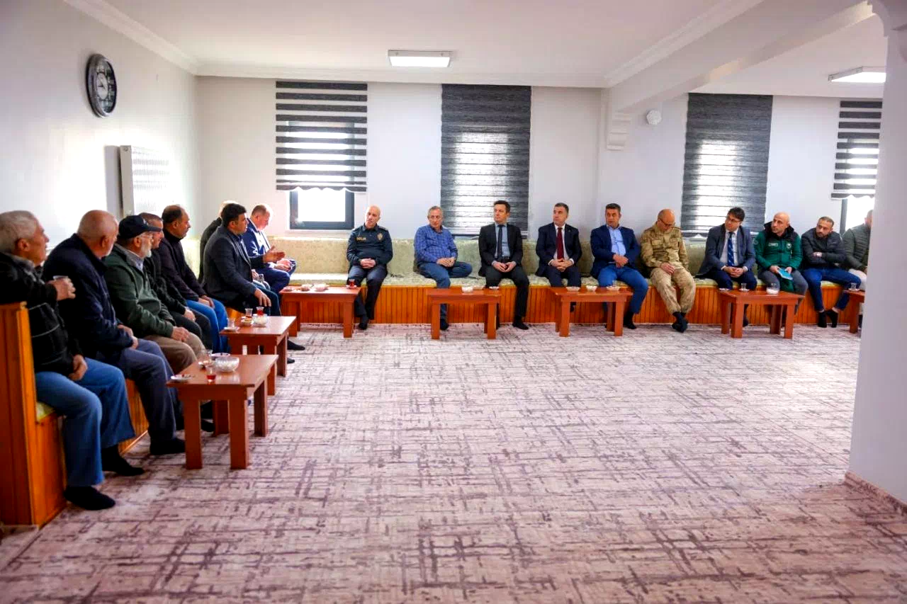 Vali Eldivan Sancaktepe’de vatandaşların taleplerini dinledi