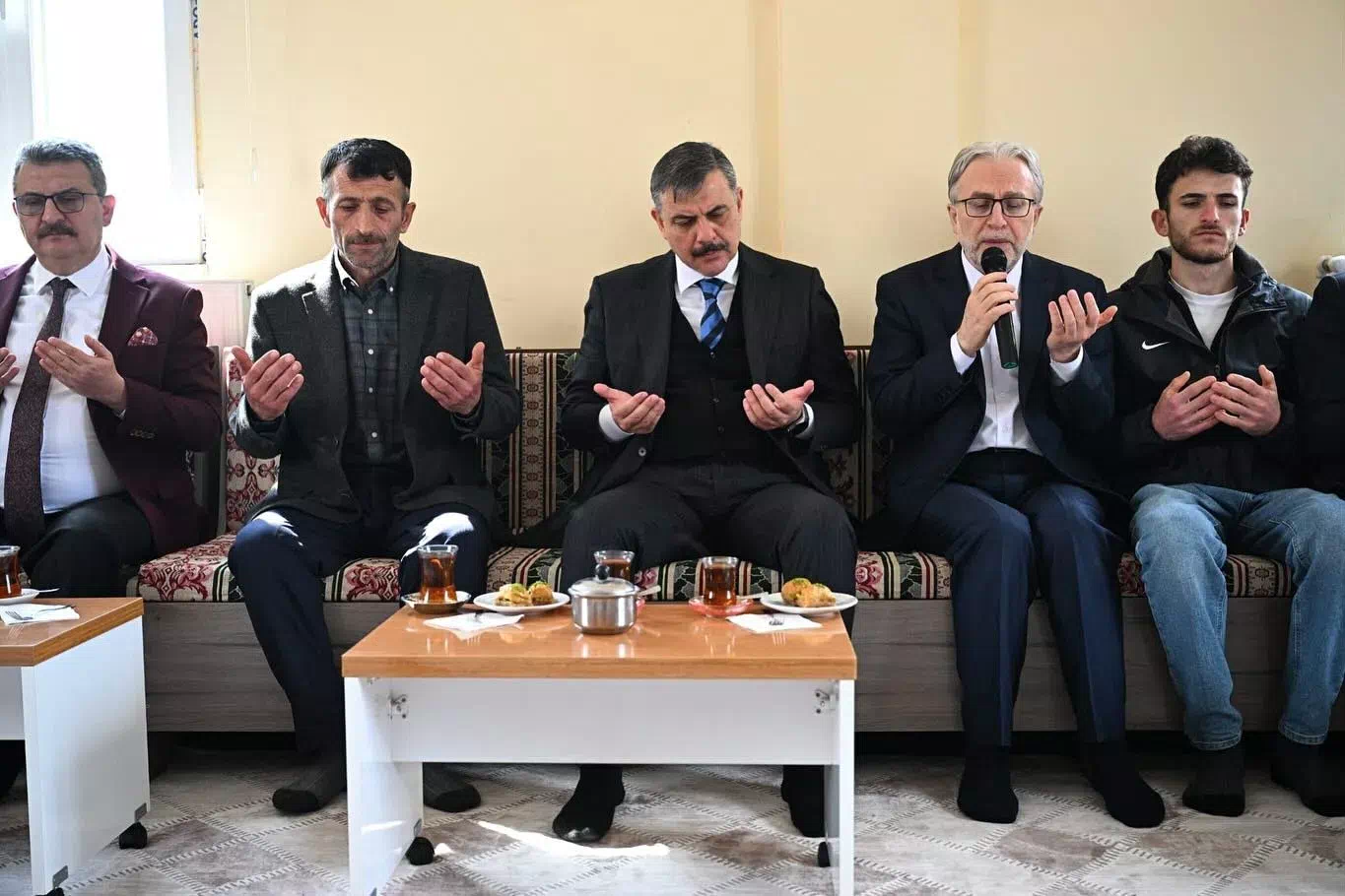 “Vali Mustafa Çiftçi, Şehit Astsubay Çavuş Taha Nergiz’in Ailesini Ziyaret Etti”