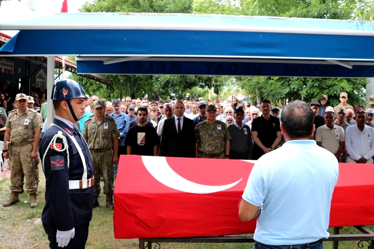Van’da gazi olan Fırat son yolculuğuna uğurlandı