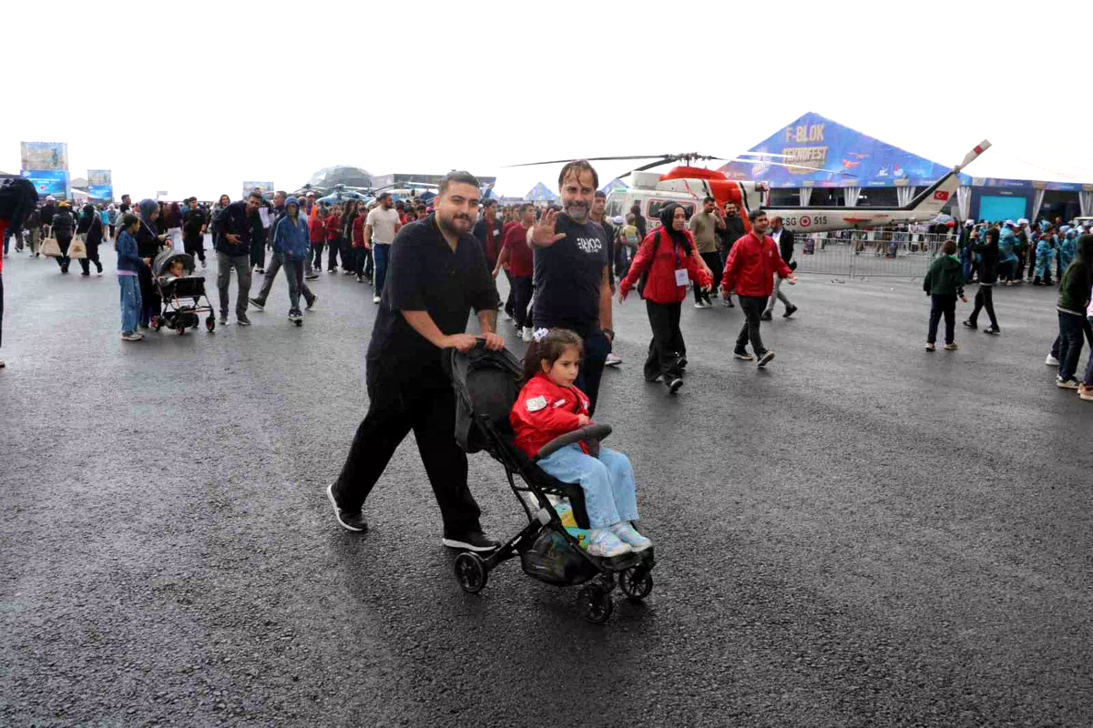 Vatandaşlar yağmura rağmen TEKNOFEST Güneydoğu’ya akın ediyor