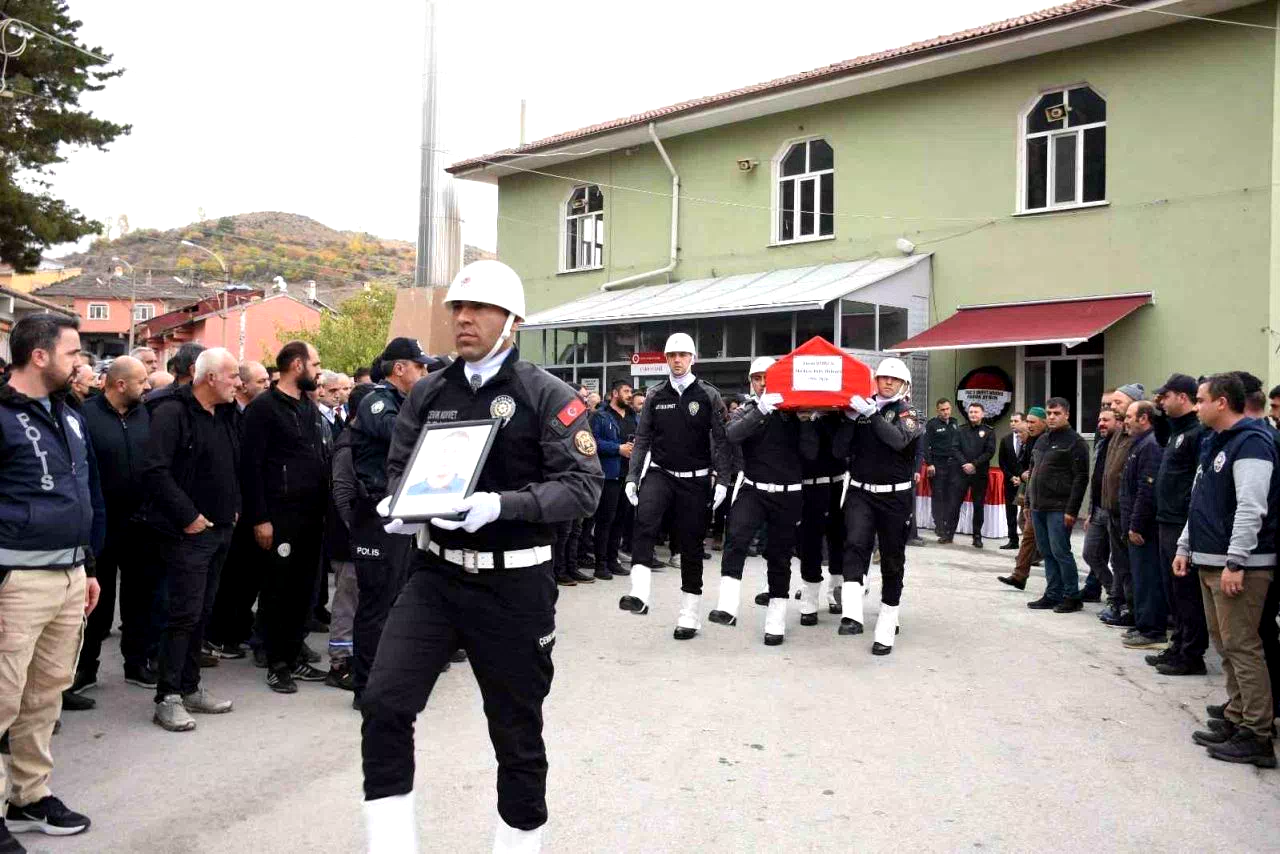 Vefat eden polis memuru son yolculuğuna uğurlandı