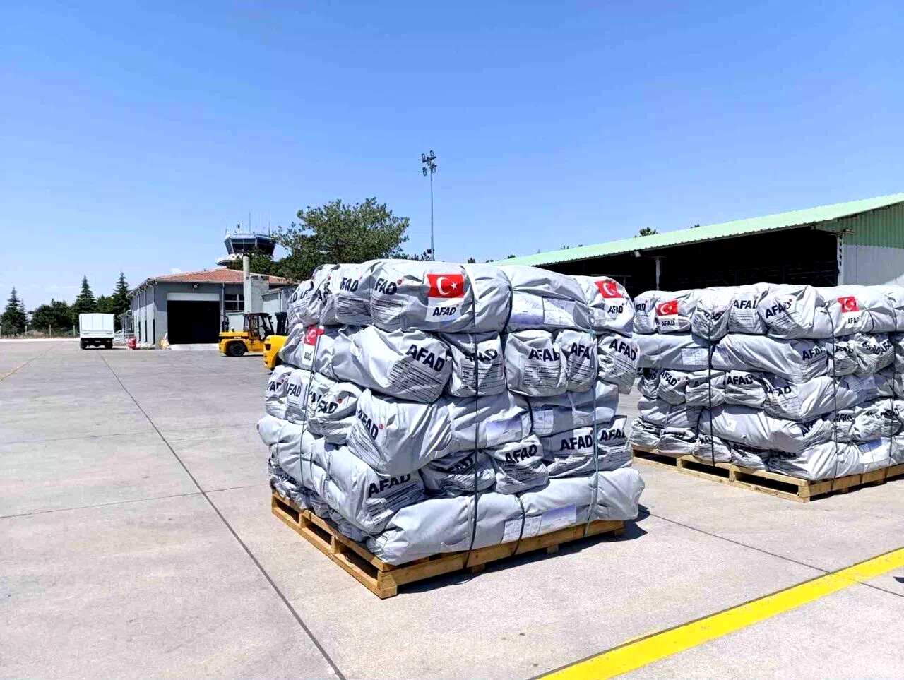 Venezuela’ya 30 ton insani yardım malzemesi götürüldü