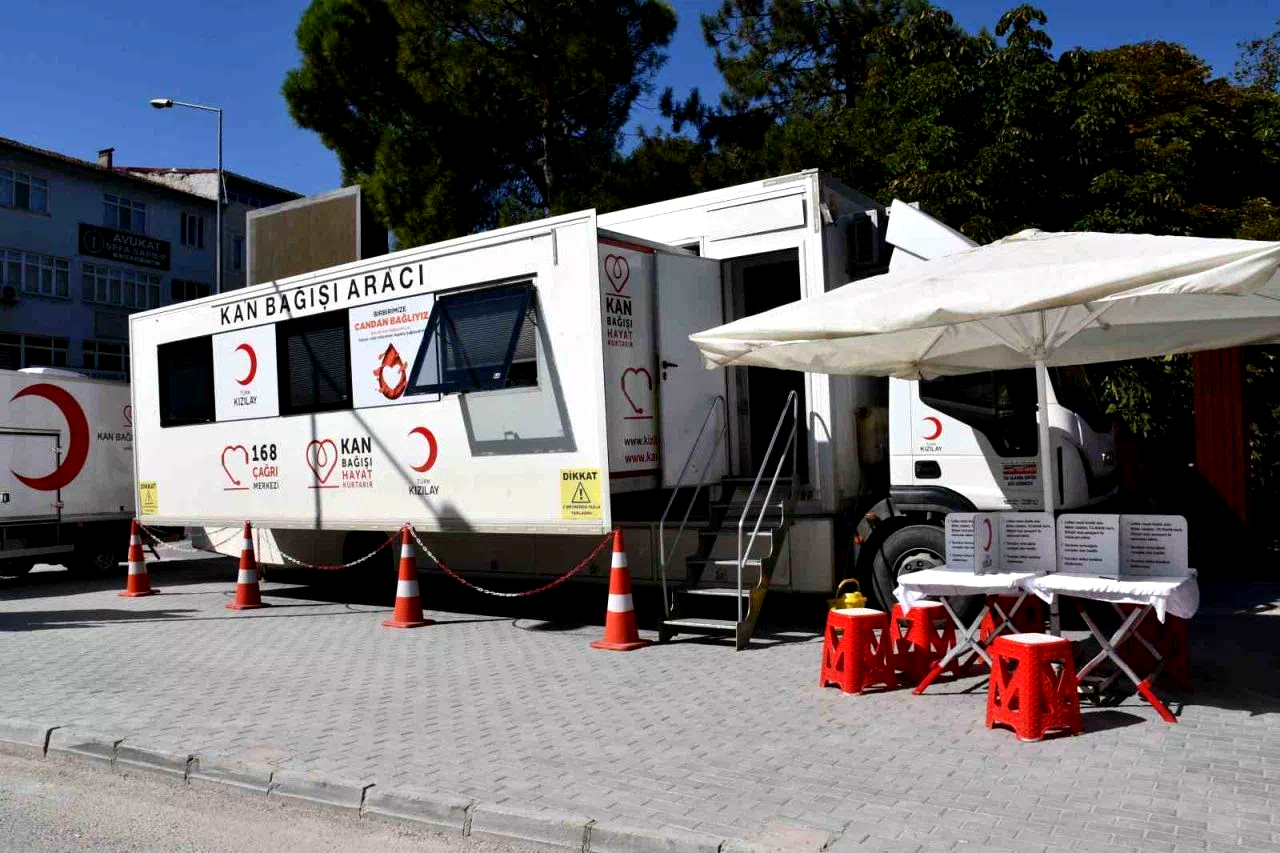 Vezirköprü’de Kızılay’a kan bağışı