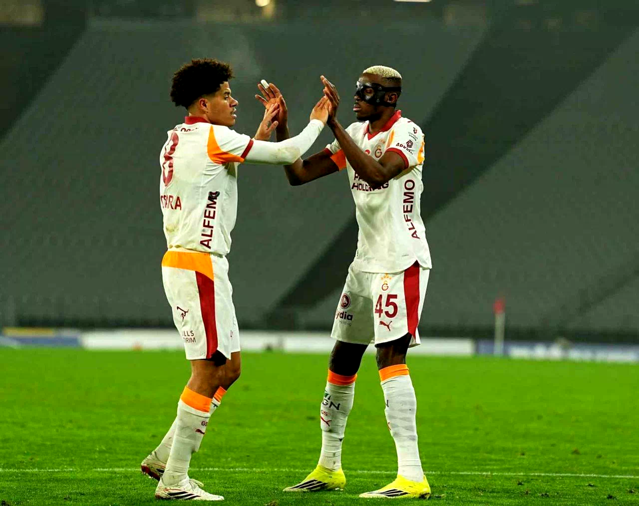 Victor Osimhen, bu sezonki gol sayısını 13’e yükseltti