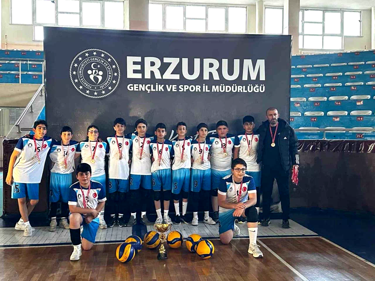 Voleybolda Erzurum Şampiyonu Oltu Cumhuriyet Ortaokulu
