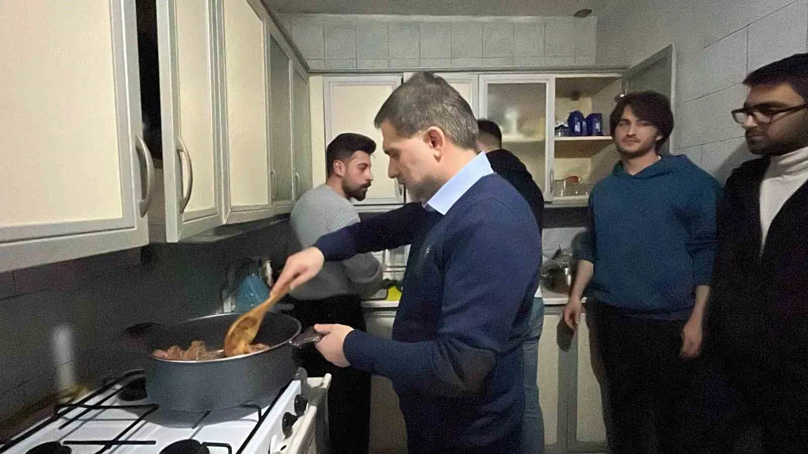 Yakutiye Belediye Başkanı Gençlerle İftarı Kıyamet Çıkardı!