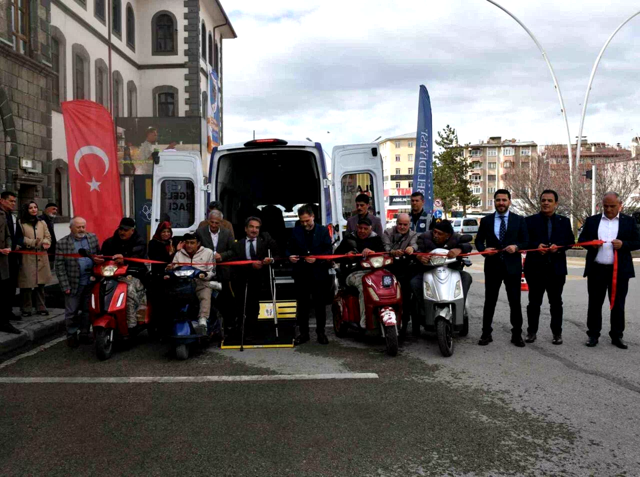 Yakutiye Belediyesi’nden engelli vatandaşlara ulaşım desteği