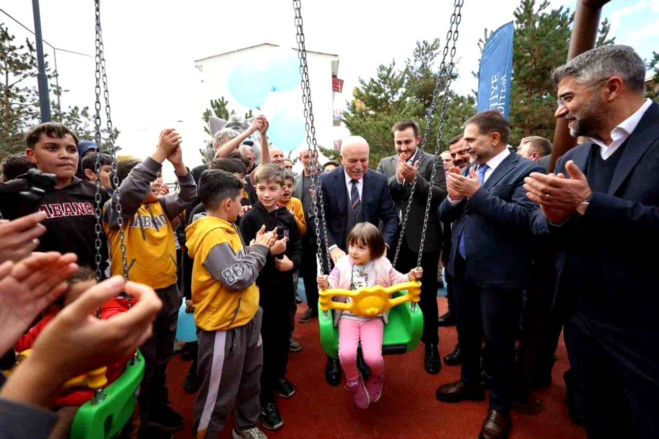 Yakutiye Belediyesi’nden üniversiteye örnek çocuk parkı