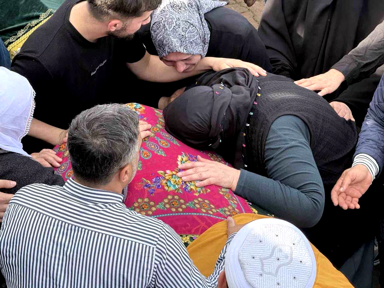 Yangında hayatını kaybedenlere son veda